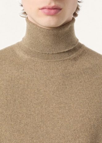 Cuello alto clásico