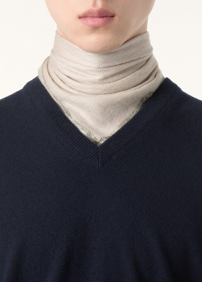 Cuello en V clásico Cuello en V clásico