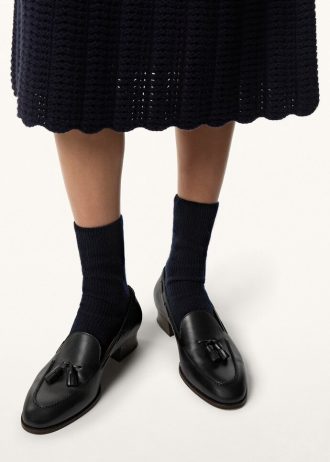 Mocasín con borlas de serraje