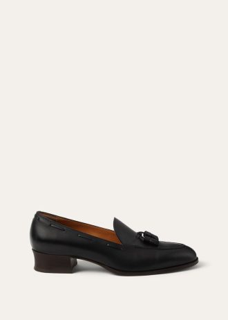 Mocasín con borlas de serraje